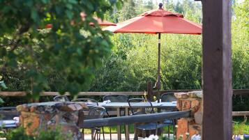 Dinner served, Italian cuisine, alfresco dining