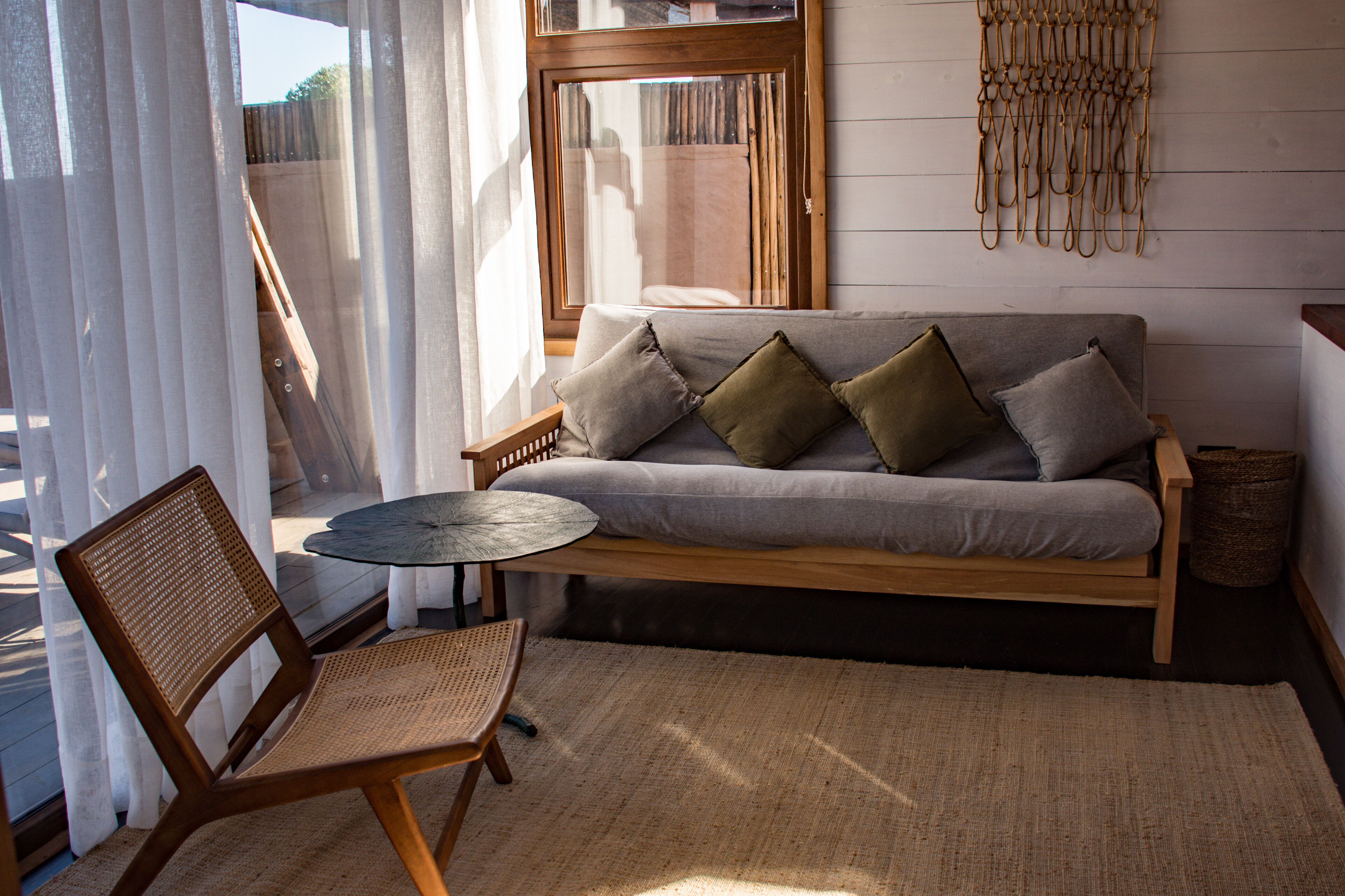 deluxe double room | living area | flat-screen tv