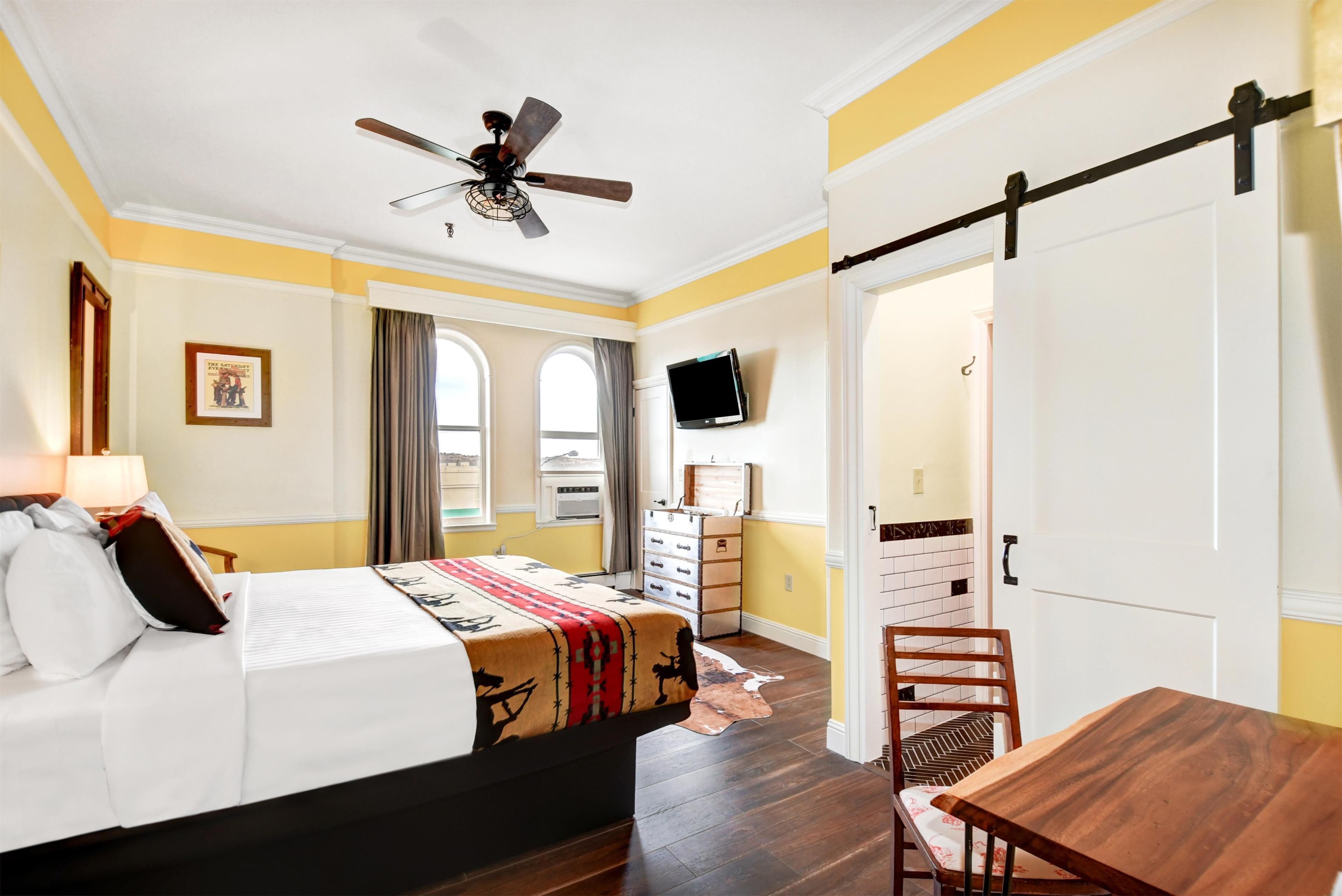 standard room, 1 king bed, non smoking, city view | premium bedding, pillow-top beds, blackout curtains