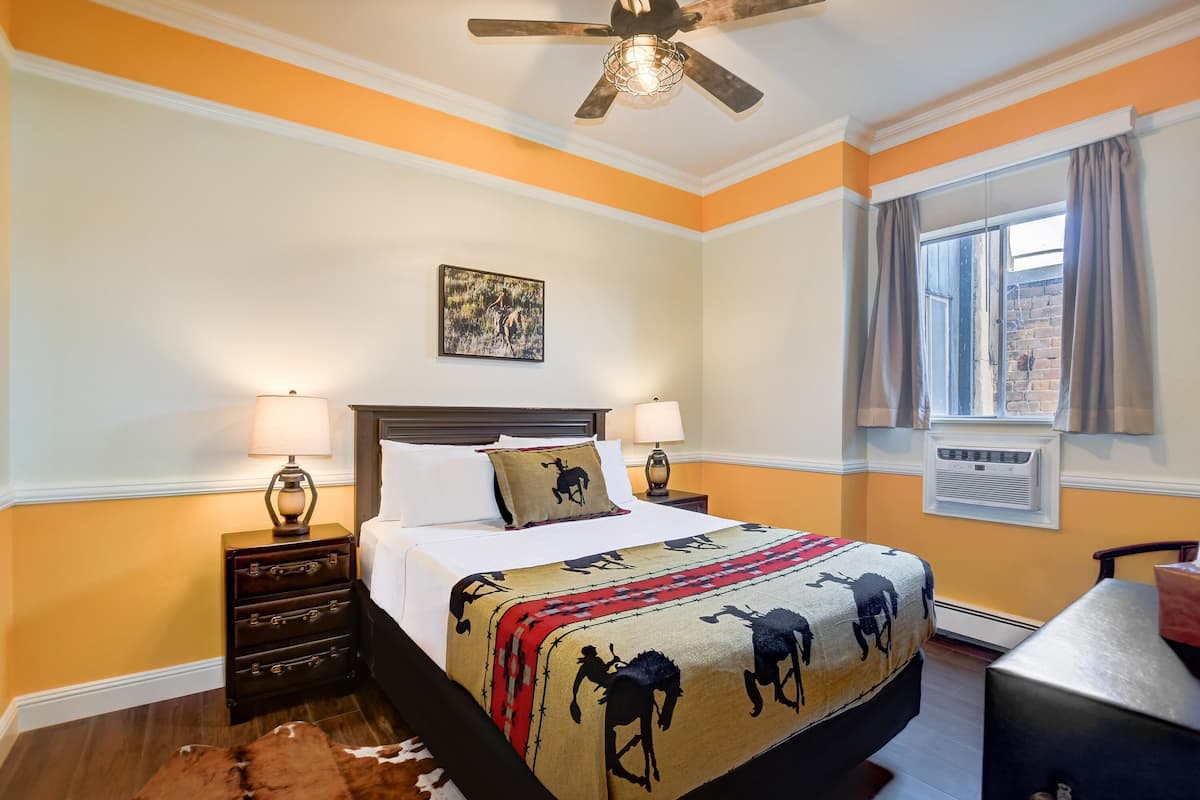 Family Suite, 2 Queen Beds, Non Smoking