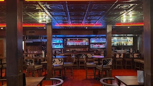 A bar with wooden furniture and a red carpet. - Hotel St. Michael, BW Premier Collection (Prescott)