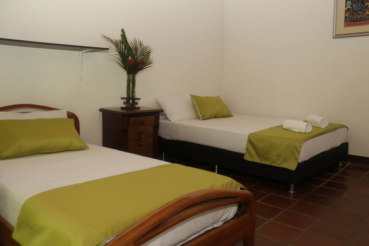 Kamar Triple | Tempat tidur lipat/tambahan dan Wi-Fi gratis