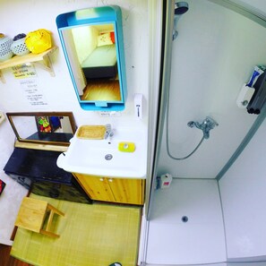 Shared Dormitory, Women only (Lotto Room - 2 persons) | Bathroom