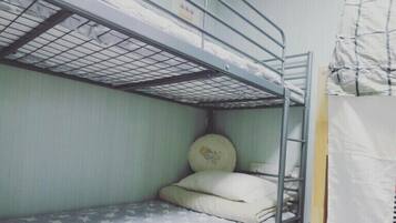 Wind Room (Dormitory) | Desk, free WiFi
