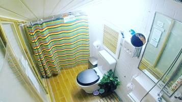 Flower Room (Extra blanket set provided) | Desk, free WiFi