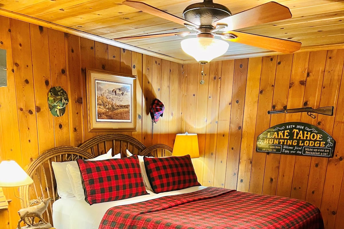 Hunters Hideout, King Studio | Individually decorated, individually furnished, iron/ironing board