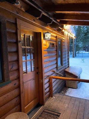 Cozy Corner, Queen Studio | 高級寝具、客室ごとに異なる装飾、客室ごとに異なるインテリア、アイロン / アイロン台