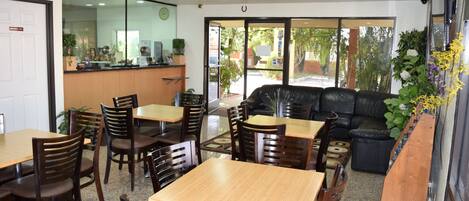 Free daily continental breakfast