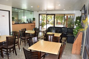 Desayuno continental incluido todos los días 