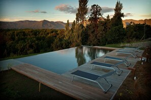 Seasonal outdoor pool - Lake Lodge (Pucón)