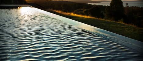 Piscina infinita