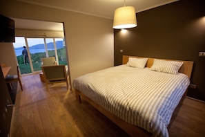 Triple Room | Premium bedding, down comforters, soundproofing, free WiFi - Lake Lodge (Pucón)