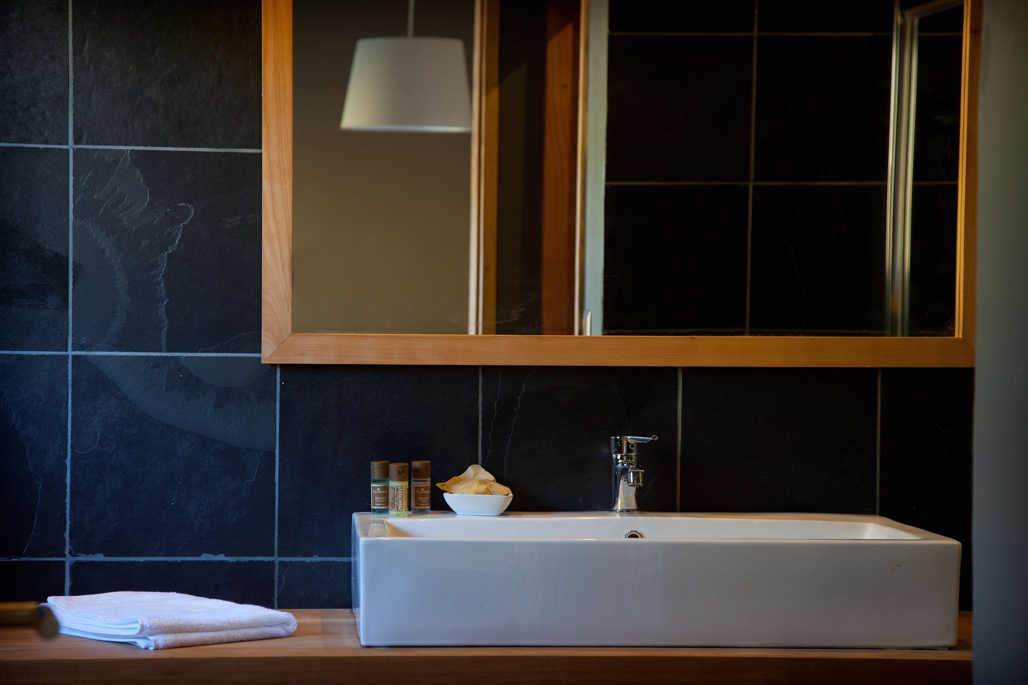 Bathroom sink