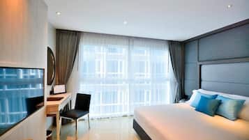 Quarto superior, 1 cama Queen | Frigobar, cofres nos quartos, escrivaninha