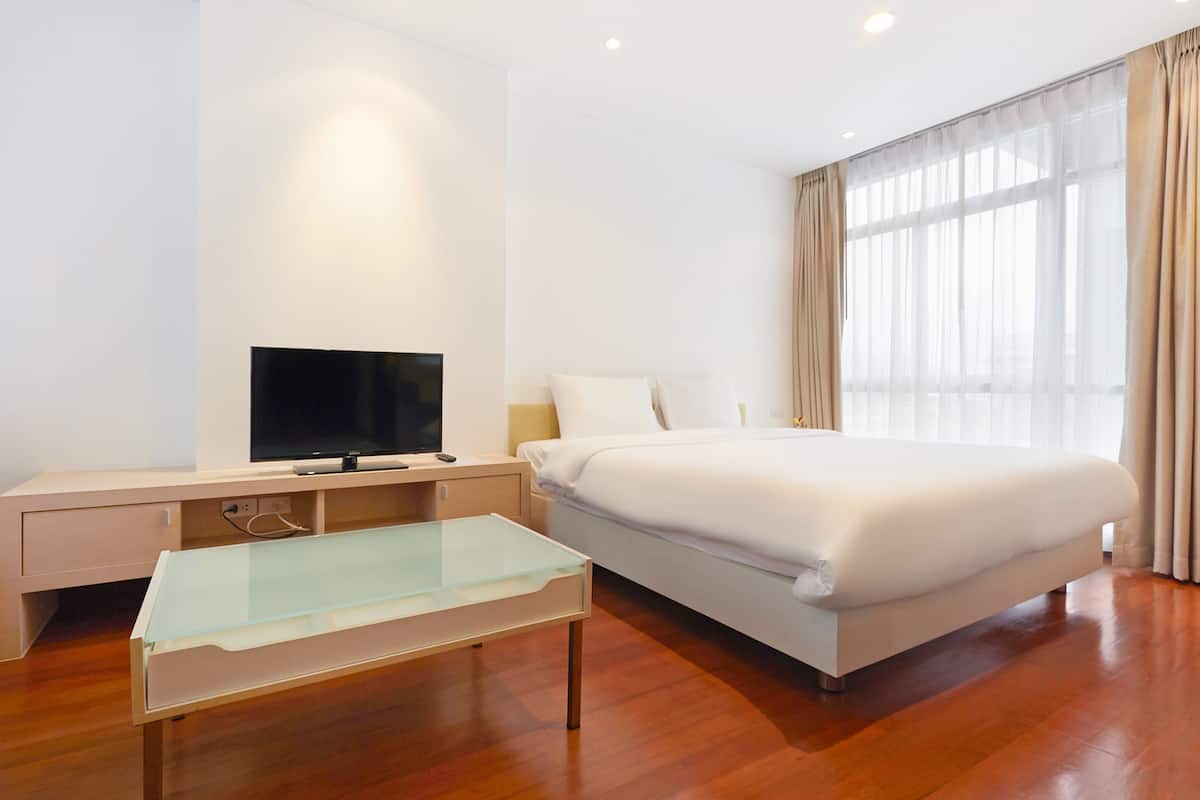 In-room safe, desk, rollaway beds, free WiFi