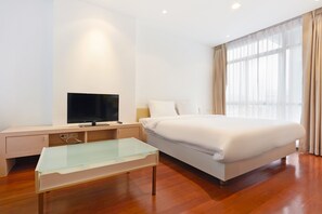 Caja de seguridad en la habitación y escritorio