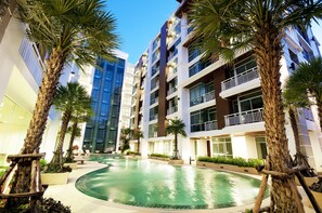 Outdoor pool - Art Patong Residence (Patong)