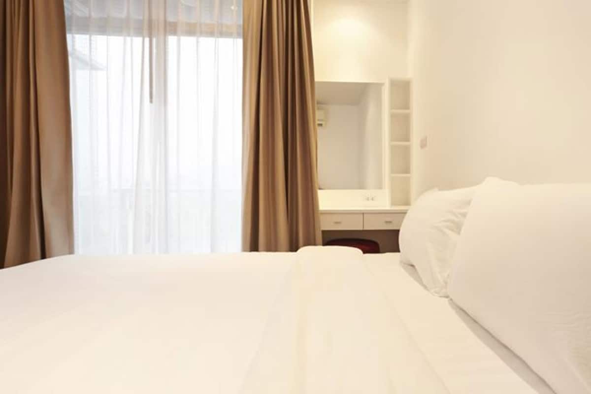 In-room safe, desk, rollaway beds, free WiFi