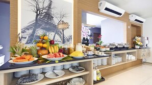 Se ofrece un desayuno inglés todos los días (por un coste adicional)
