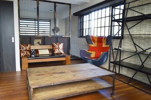 1 bedroom, individually decorated, individually furnished, desk