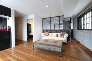 1 bedroom, individually decorated, individually furnished, desk