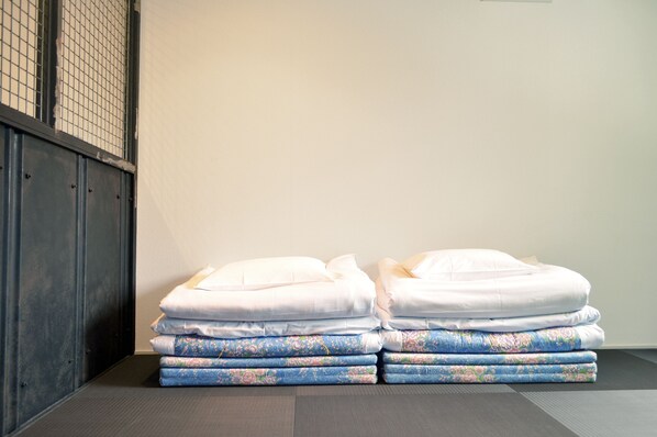 1 bedroom, desk, rollaway beds (surcharge), WiFi (free)