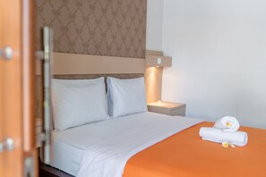 Deluxe kamer, 1 slaapkamer | Een bureau, gratis wifi, beddengoed