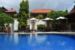 Outdoor pool - Bendesa Accommodation (Kuta)