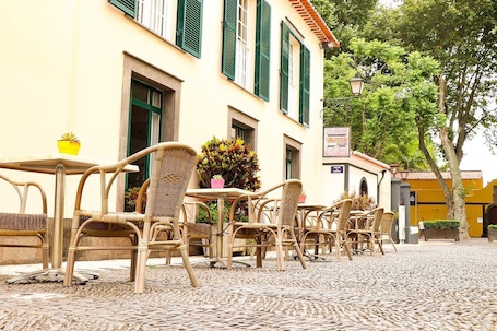 Se sirven desayunos, almuerzos y cenas; cocina regional