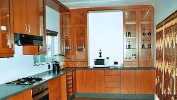 Refrigerador y cafetera y tetera