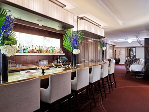 Bar (on property) - Hôtel de la Trémoille (Paris)