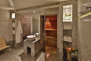 Body treatments, body scrubs, facials - Hôtel de la Trémoille (Paris)
