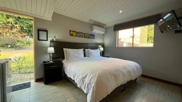 Standard Twin or King | Premium bedding, in-room safe, desk, laptop workspace