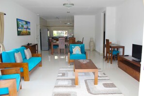 Apartment, 2 Schlafzimmer (Self Catering) | Wohnbereich | Flachbildfernseher