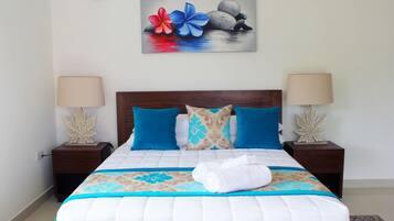 1 bedroom, premium bedding, in-room safe, desk
