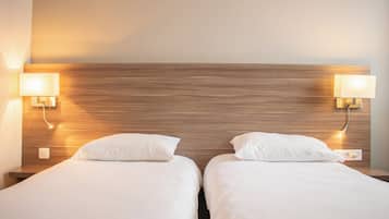 Ropa de cama de alta calidad, escritorio y sistema de insonorización