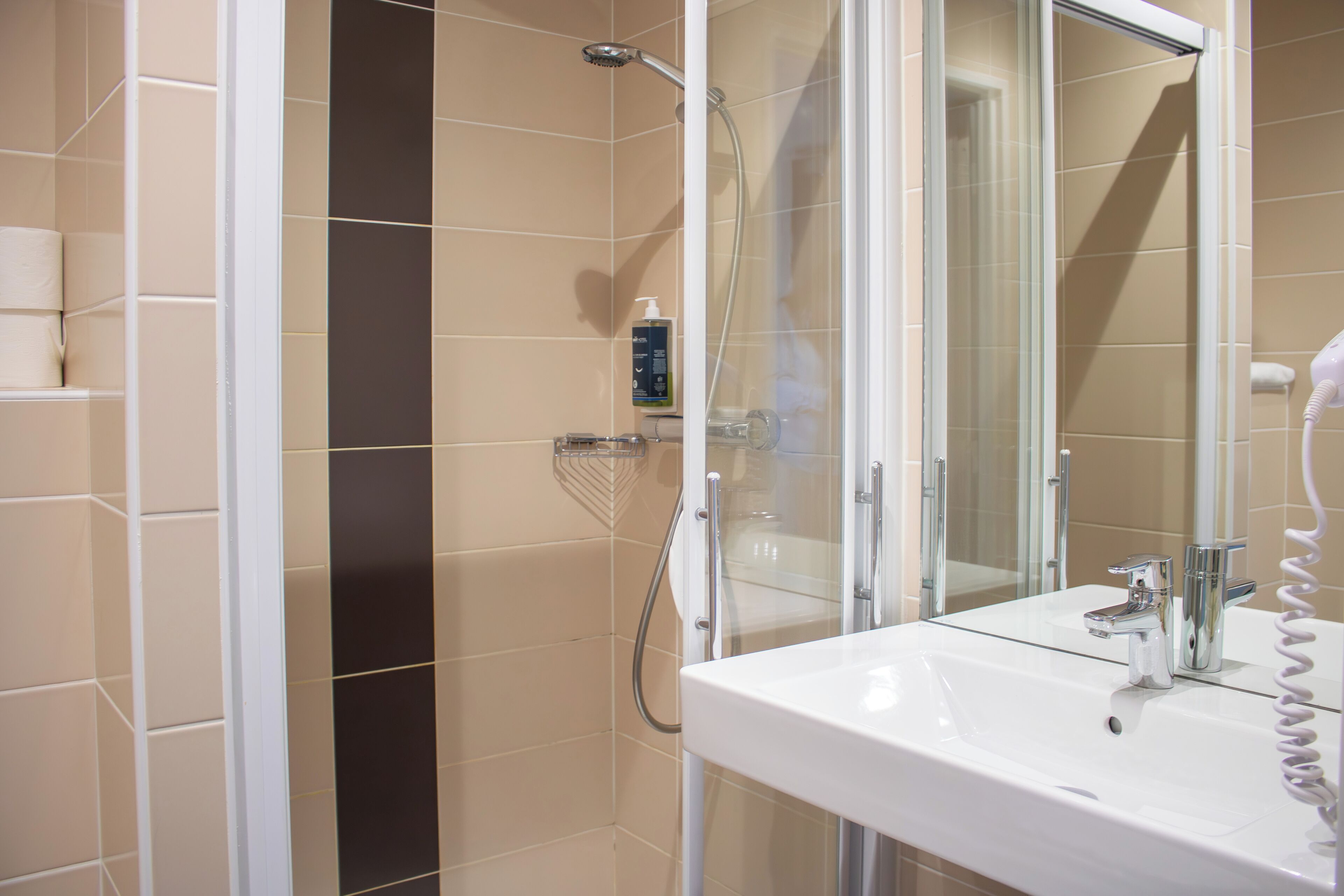 shower, free toiletries, hair dryer, towels