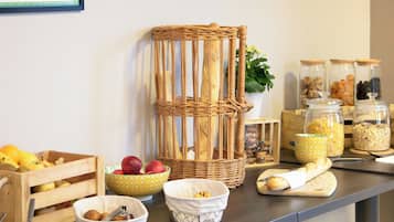 Colazione a buffet, servita tutte le mattine (14.50 EUR a persona)
