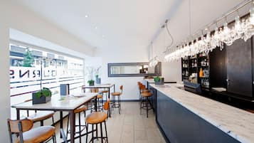 Bar (in der Unterkunft)