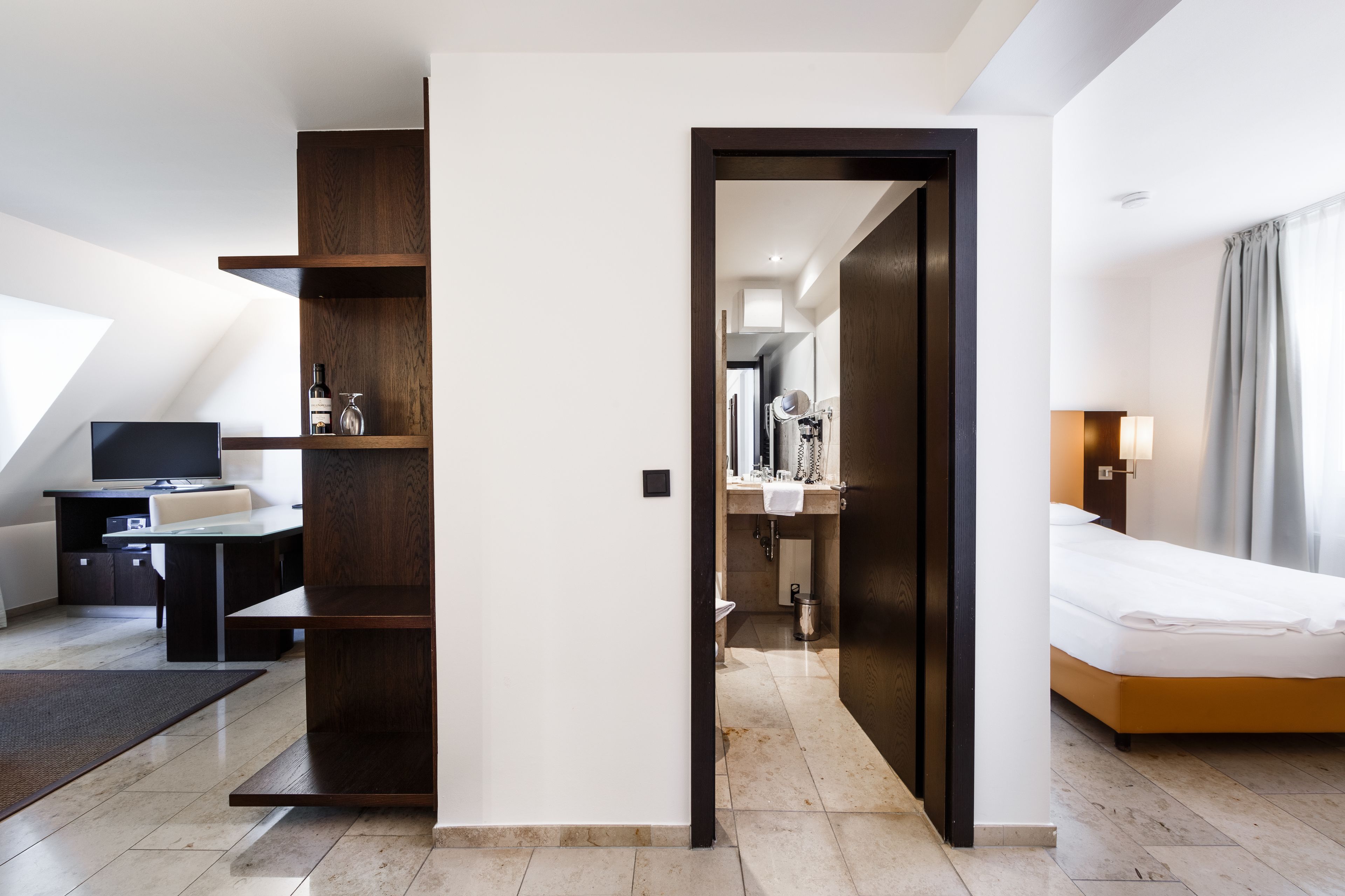 Departamento, 1 cama individual (Check In @ Burns Art Hotel) | Minibar, caja de seguridad en la habitación y decoración personalizada 