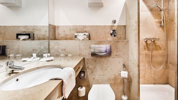 Douche, articles de toilette gratuits, sĂšche-cheveux