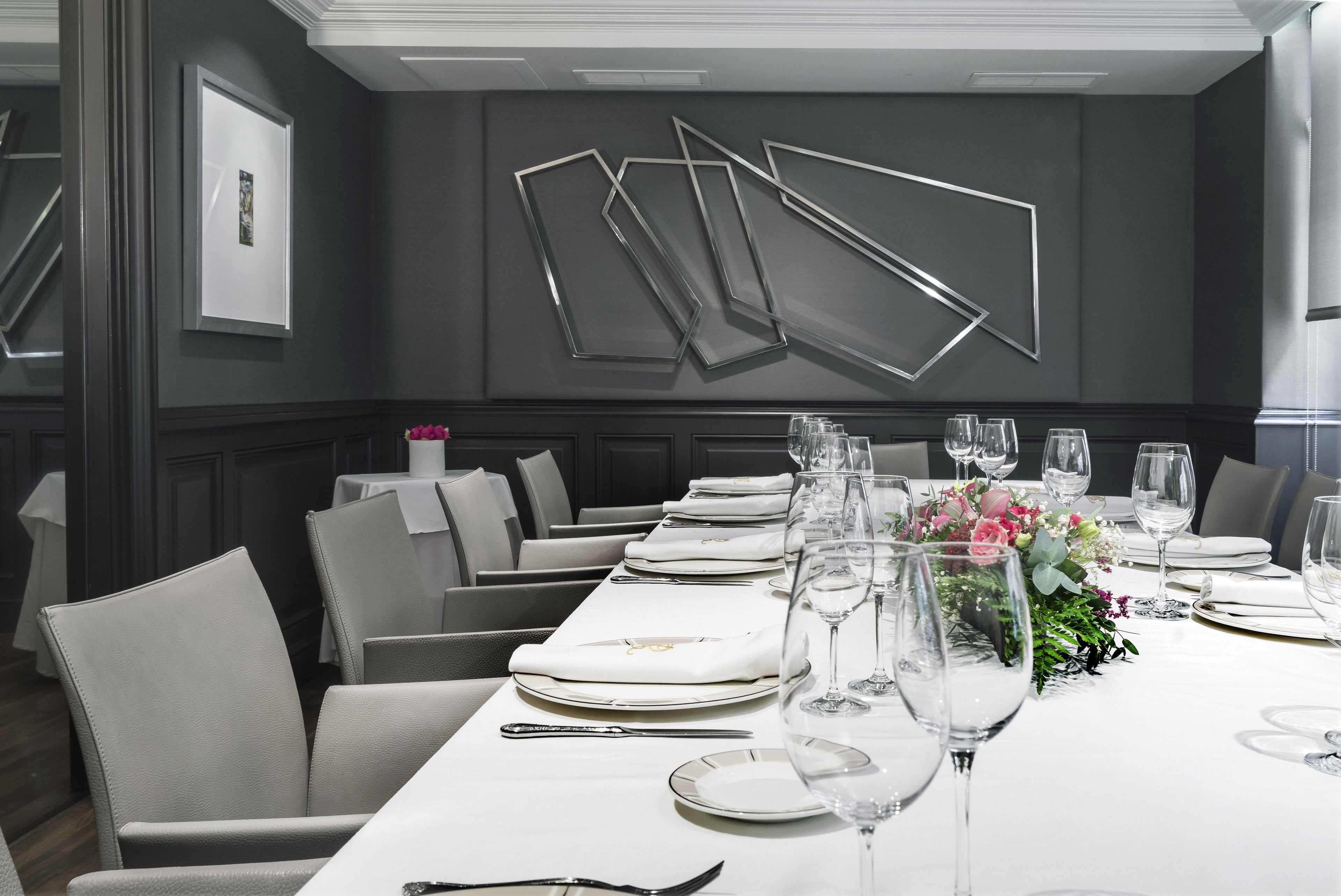 breakfast, lunch and dinner served