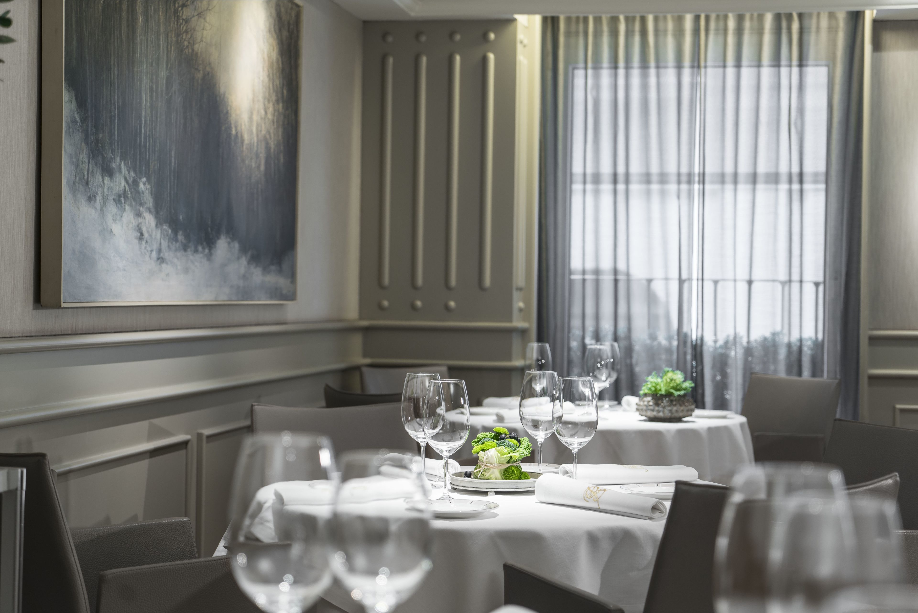 breakfast, lunch and dinner served