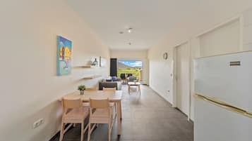 Apartment, 2 Bedrooms, Beachside | Living area