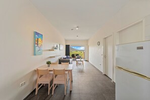 Appartement, 2 chambres, en bord de plage | Coin séjour