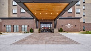 A hotel entrance with a covered walkway, a brick facade, and a sign for Homewood Suites Hilton. - Homewood Suites by Hilton Cincinnati/West Chester (West Chester)