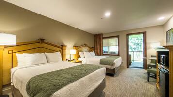 Deluxe-huone, 2 keskisuurta parisänkyä, poreamme | 1 makuuhuone, yksilöllisesti kalustettu, työpöytä, silitysrauta/-lauta