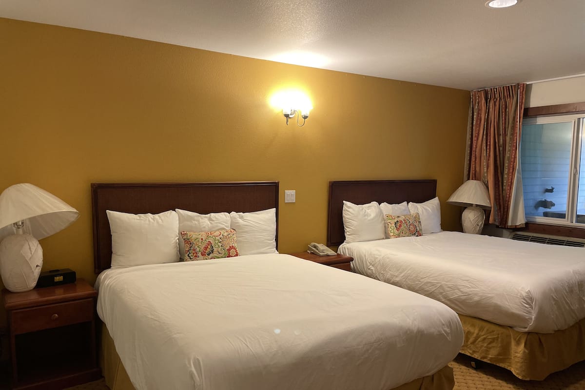 Deluxe Room, 2 Queen Beds, Hot Tub