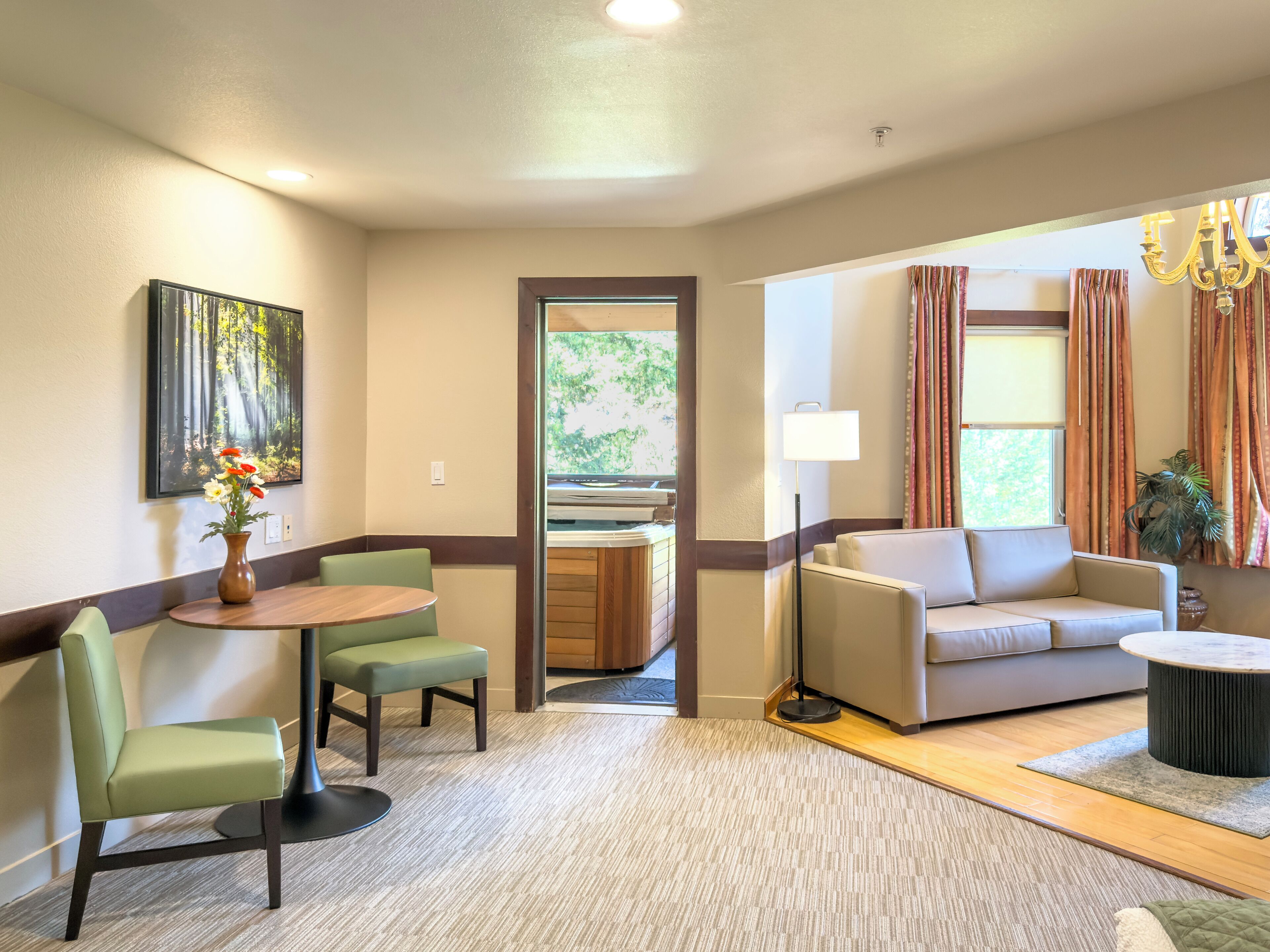 Suite, 1 kingsize bed, bubbelbad | Woonkamer | Flatscreentelevisie