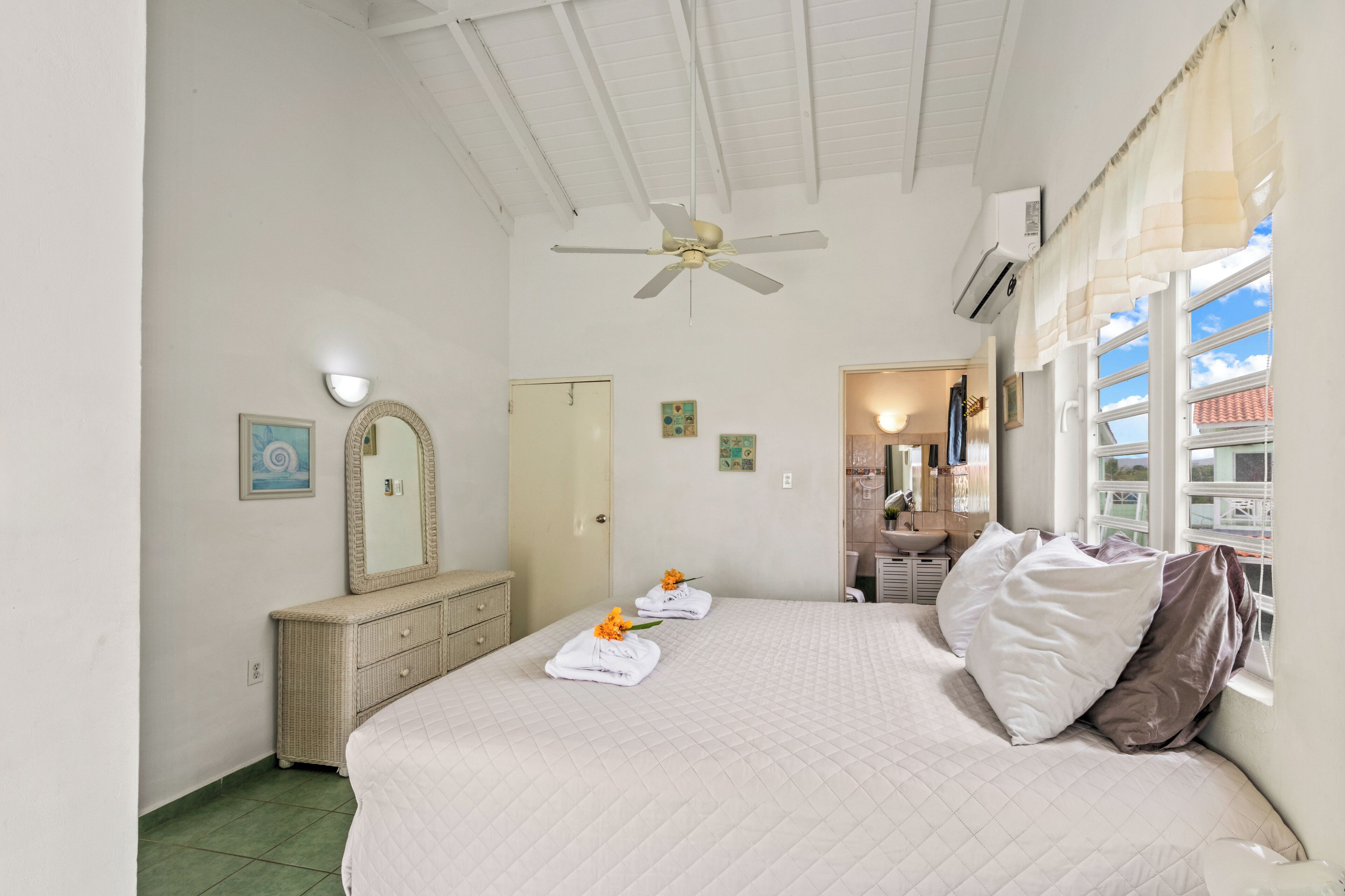 apartment, 1 bedroom, ocean view | in-room safe, cots/infant beds, free wifi